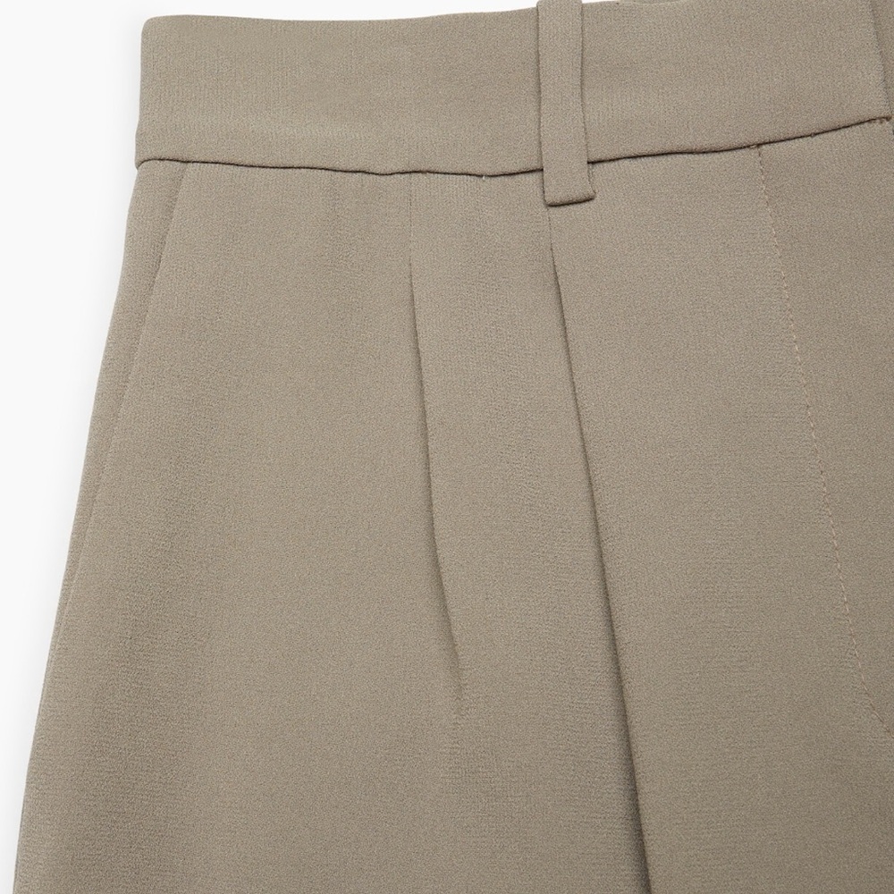 Aritzia Babaton Felted Taupe Agency Mini Shorts Size 00 - Picture 8 of 11